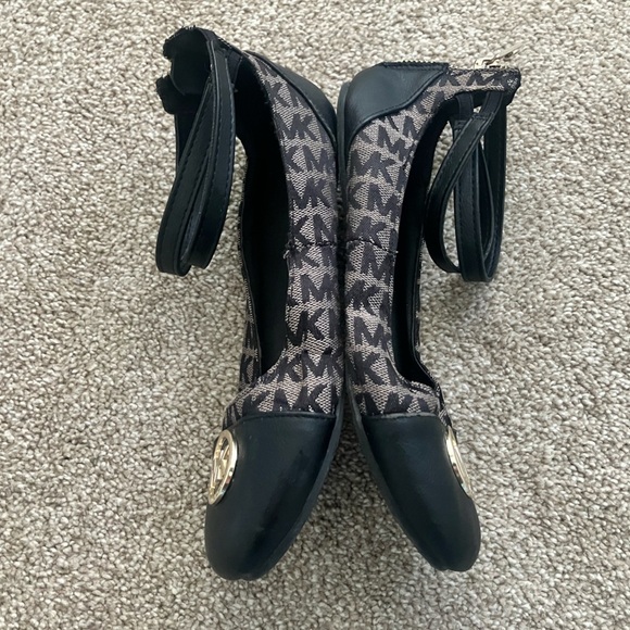 MICHAEL Michael Kors Calesta Black/Tan Ankle Strap Zip Up Flats US Size 3 - Picture 3 of 6